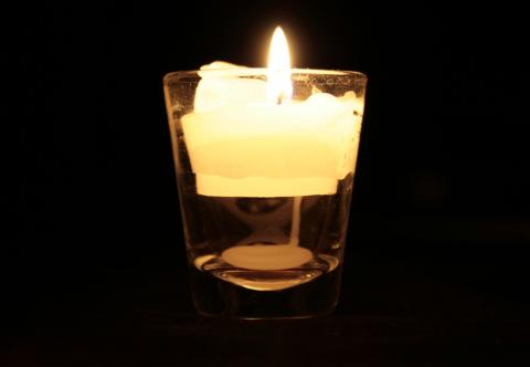 brurning candle